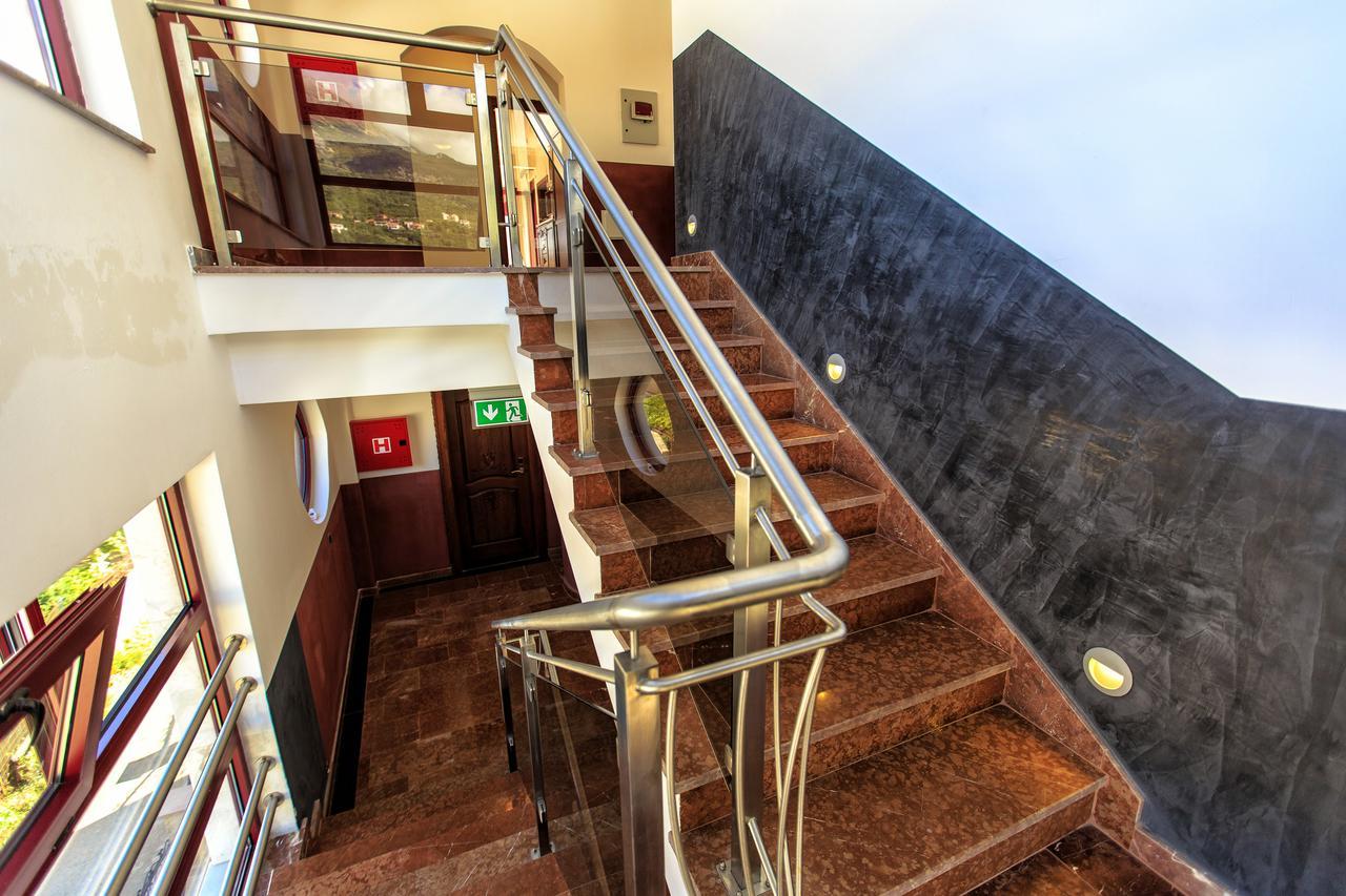 Compass Aparthotel ドプラー・ヴォダ エクステリア 写真